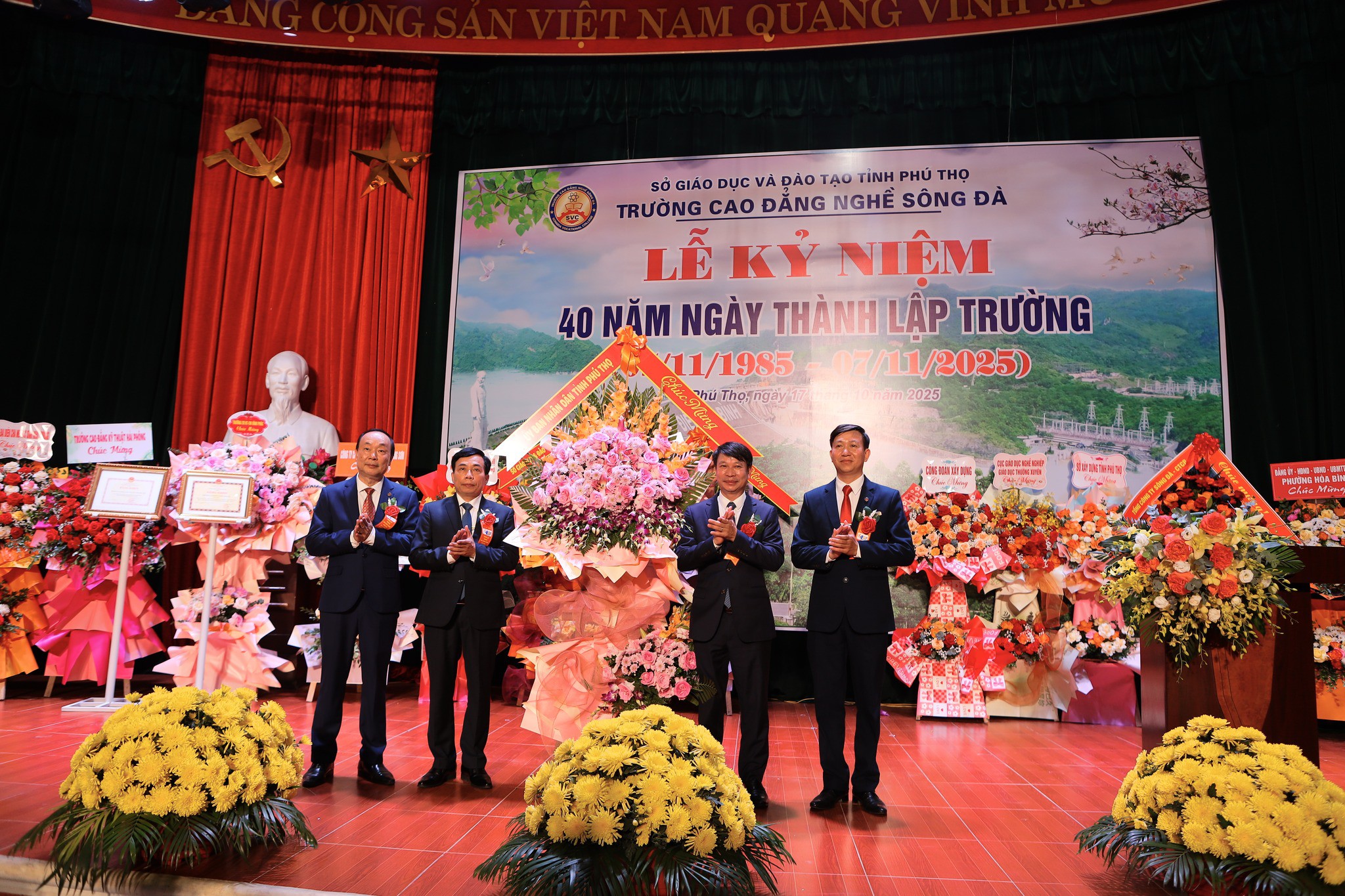 BAN GIÁM HIỆU NHÀ TRƯỜNG QUA CÁC THỜI KỲ