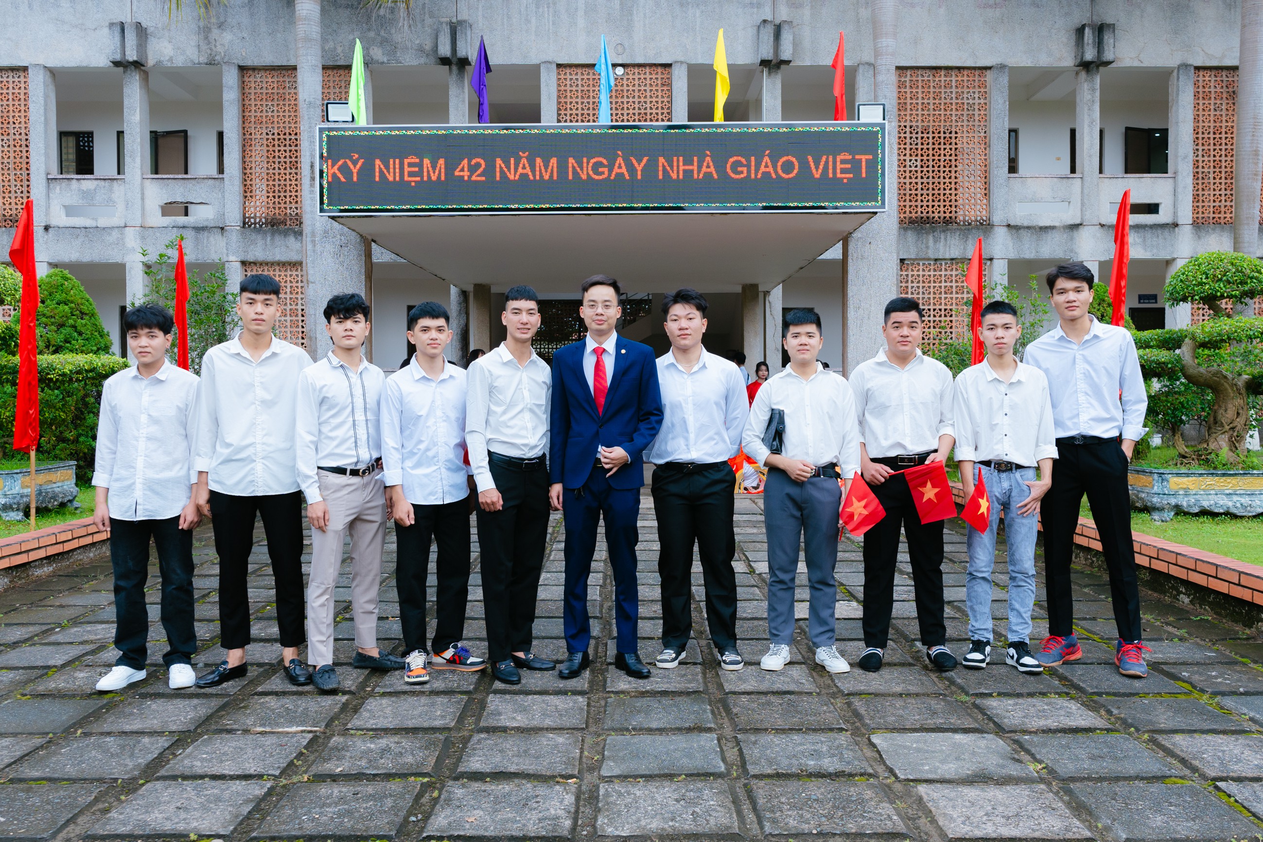 Video giới thiệu về trường HNIVC 2025