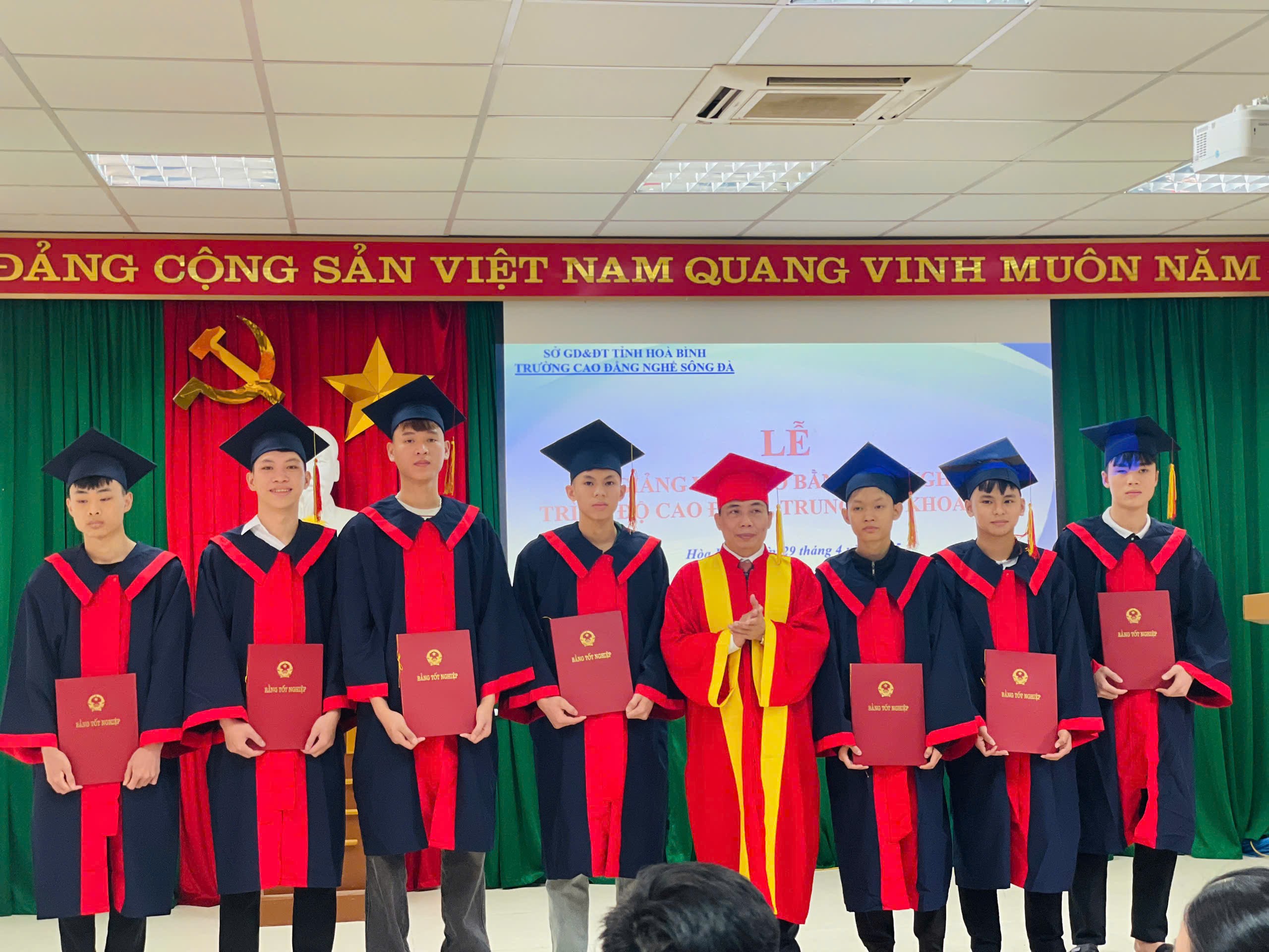 Video giới thiệu về trường HNIVC 2025